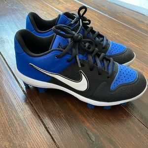 Boys Nike Baseball Cleats SZ 4
